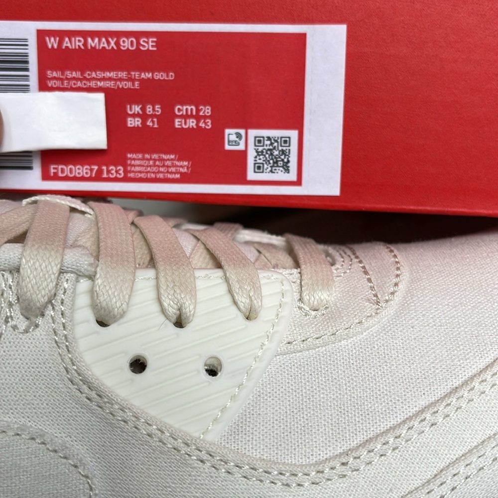 Nike Men’s Air Max 90 SE
Sail/Cashmere/Team Gold/
Sneakers
Style FD0867-133 - Picture 16 of 16
